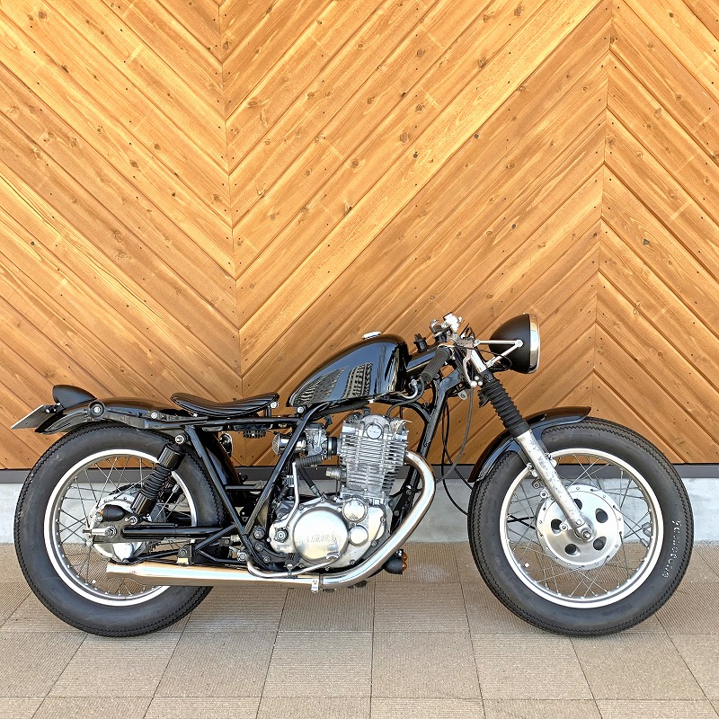 ソロサドルシートキット ホワイト SR400/500